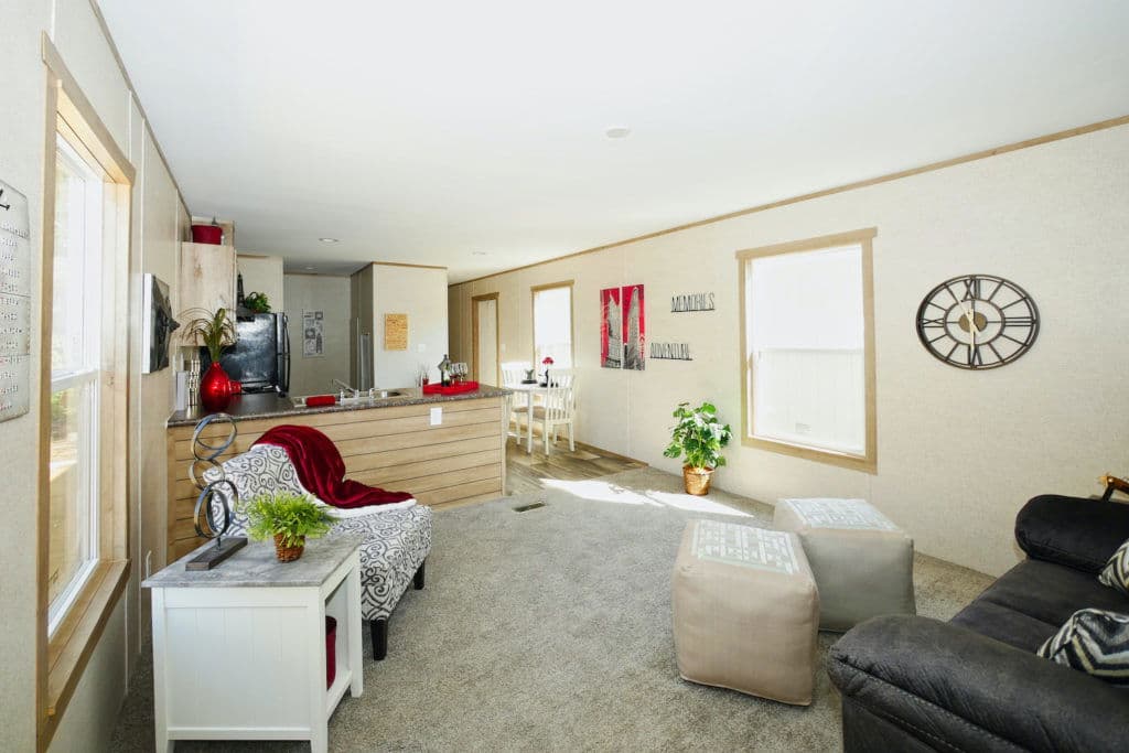 Leo 9156 interior and hero home features