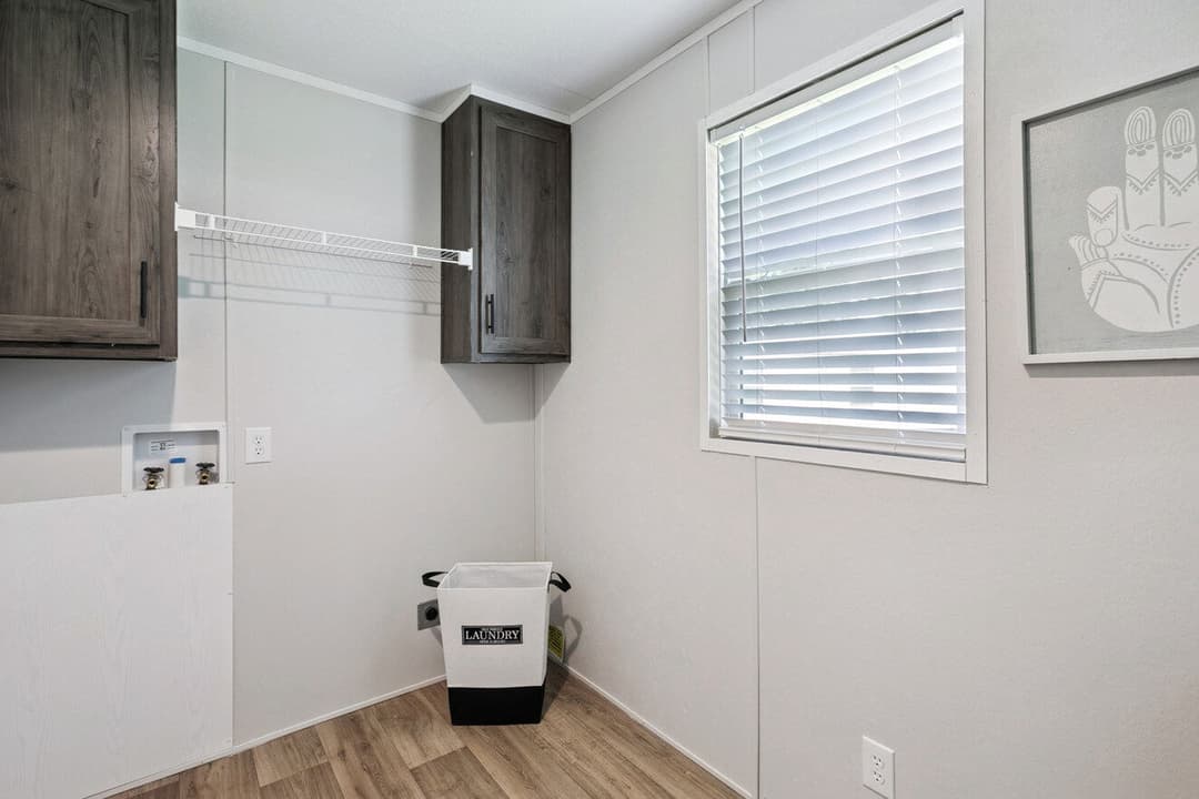 Valor 16763n  interior home features