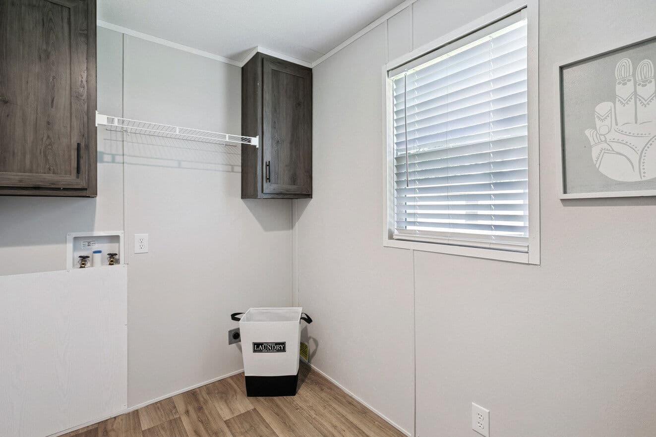 Valor 16763n  interior home features