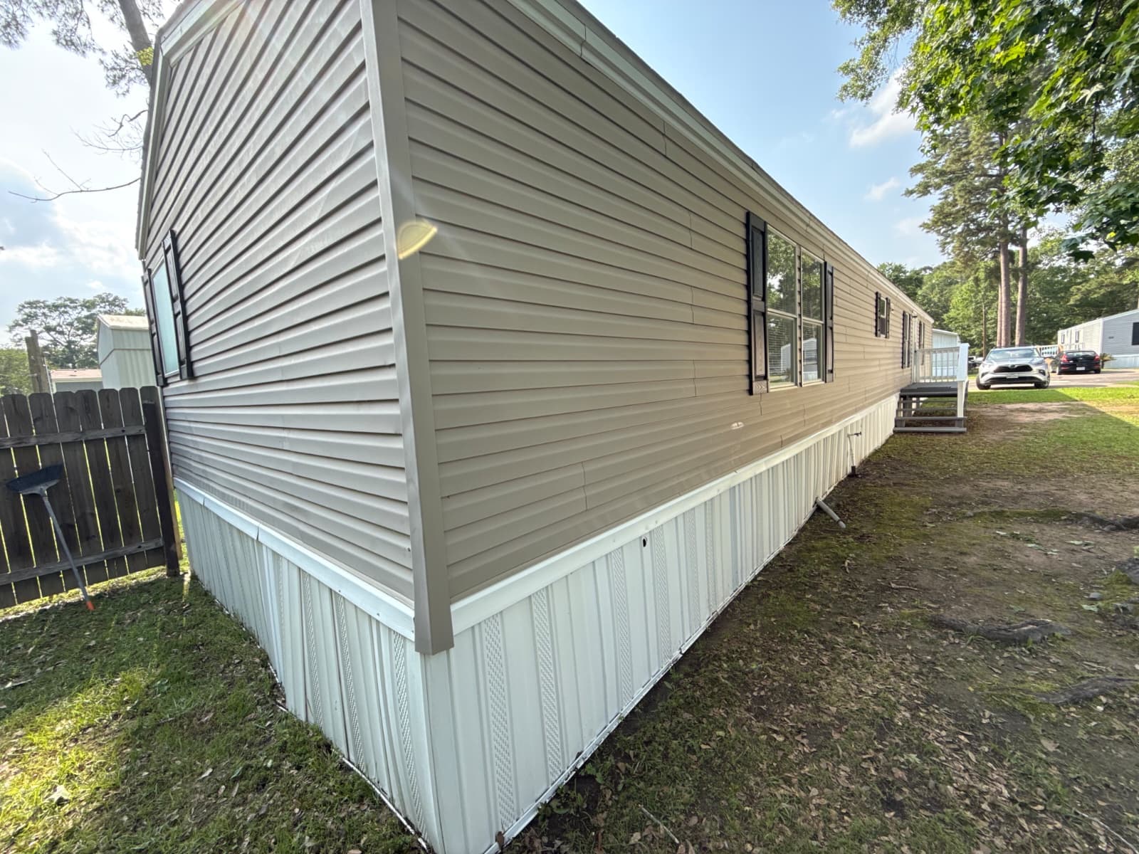 $59,900, owner financing $5,000 down, year 2005, 16 x 76,  set in park - conroe (pre-owned)  home features