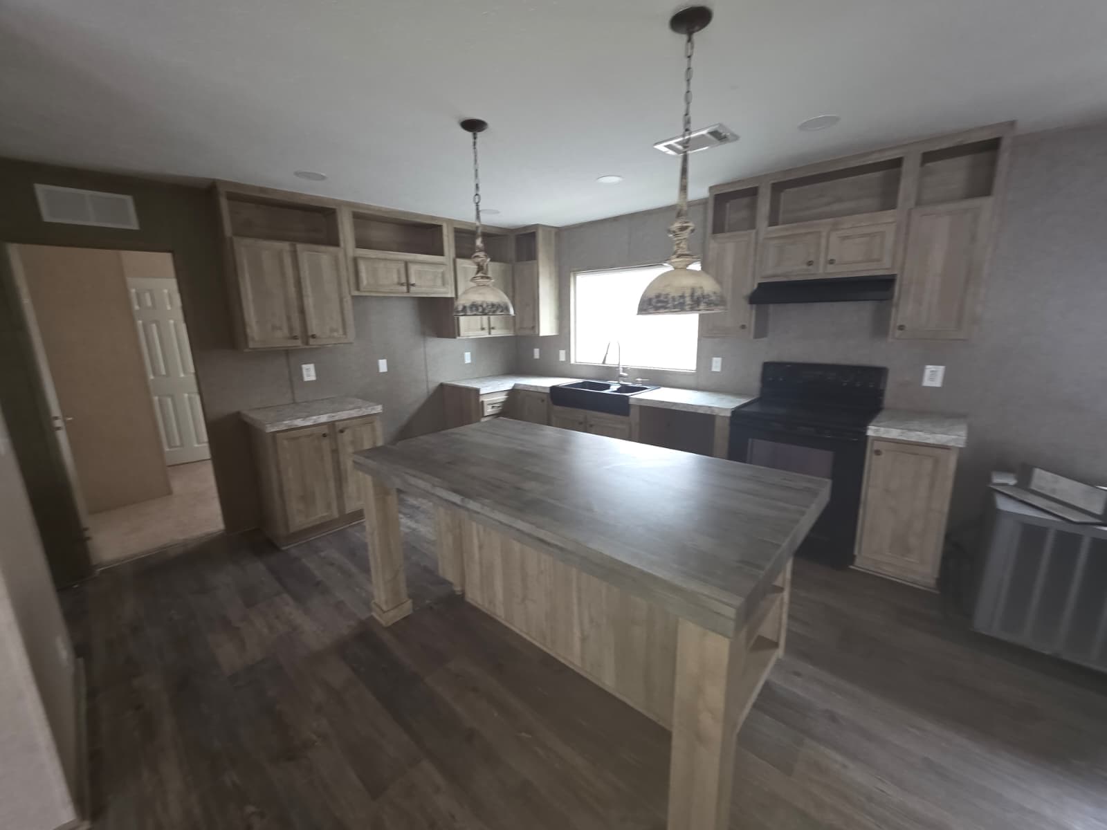 2018 clayton (pre-owned) kitchen home features