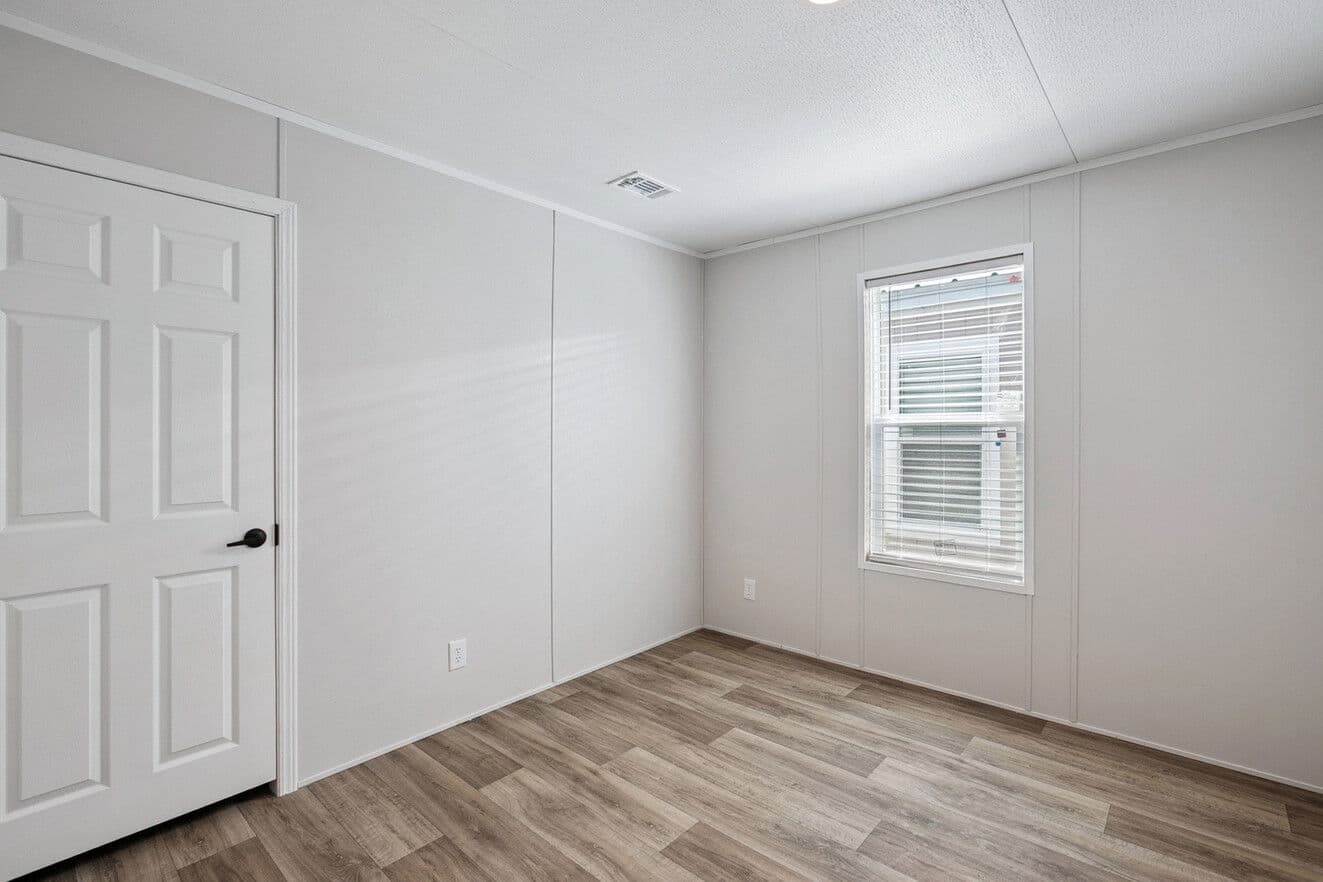 Valor 16763n  interior home features