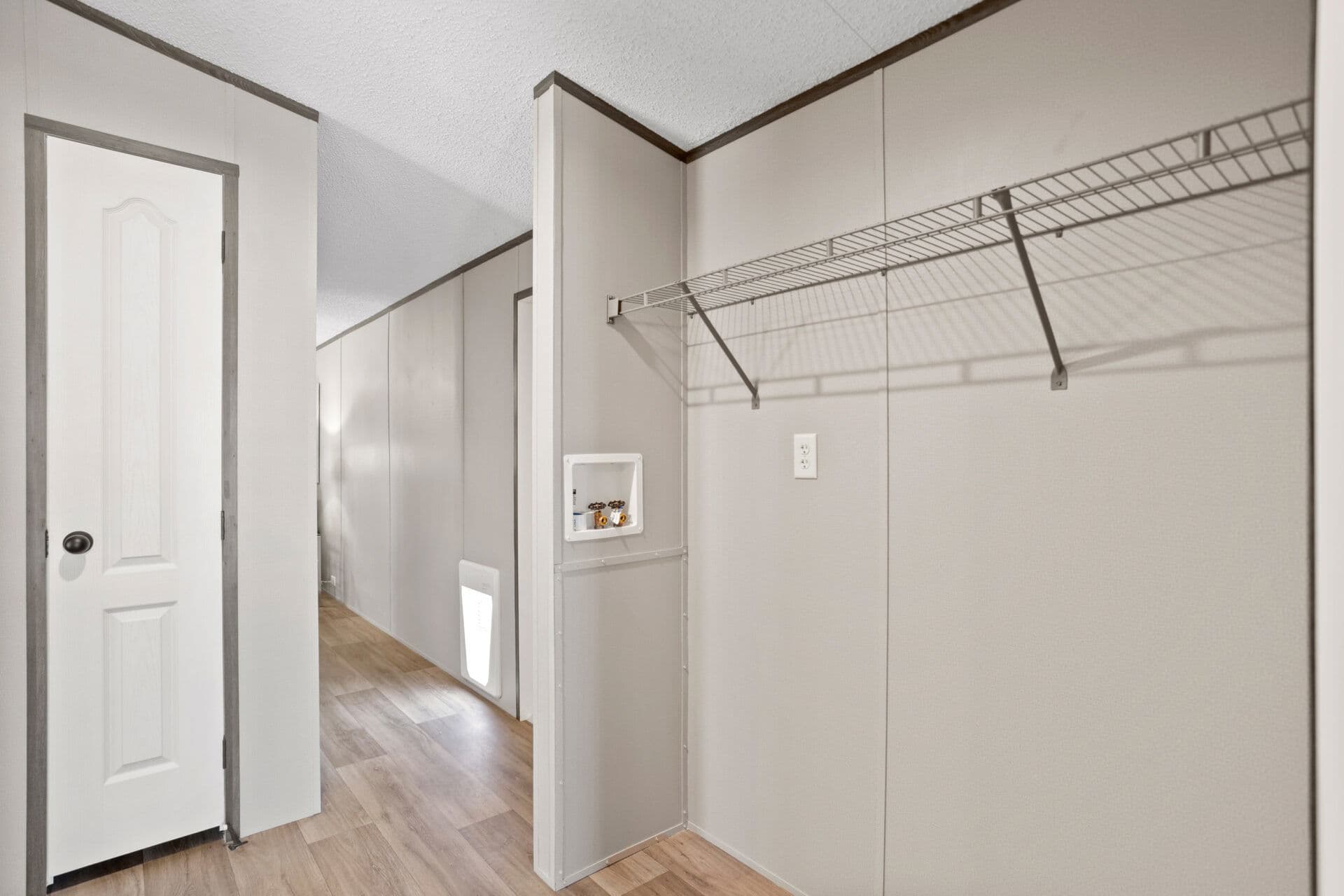 Classic c-1672-32c interior home features