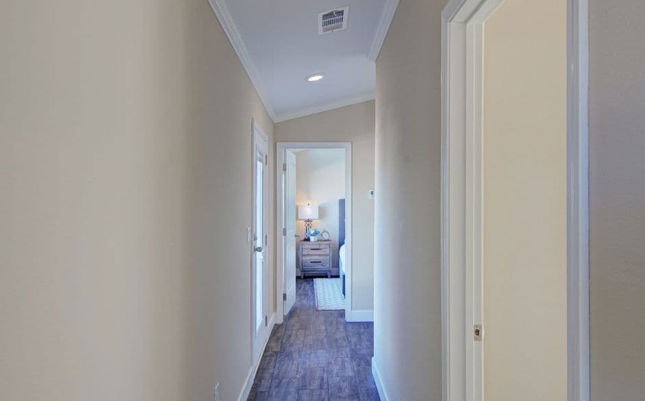 Eagle j56fp8 interior home features