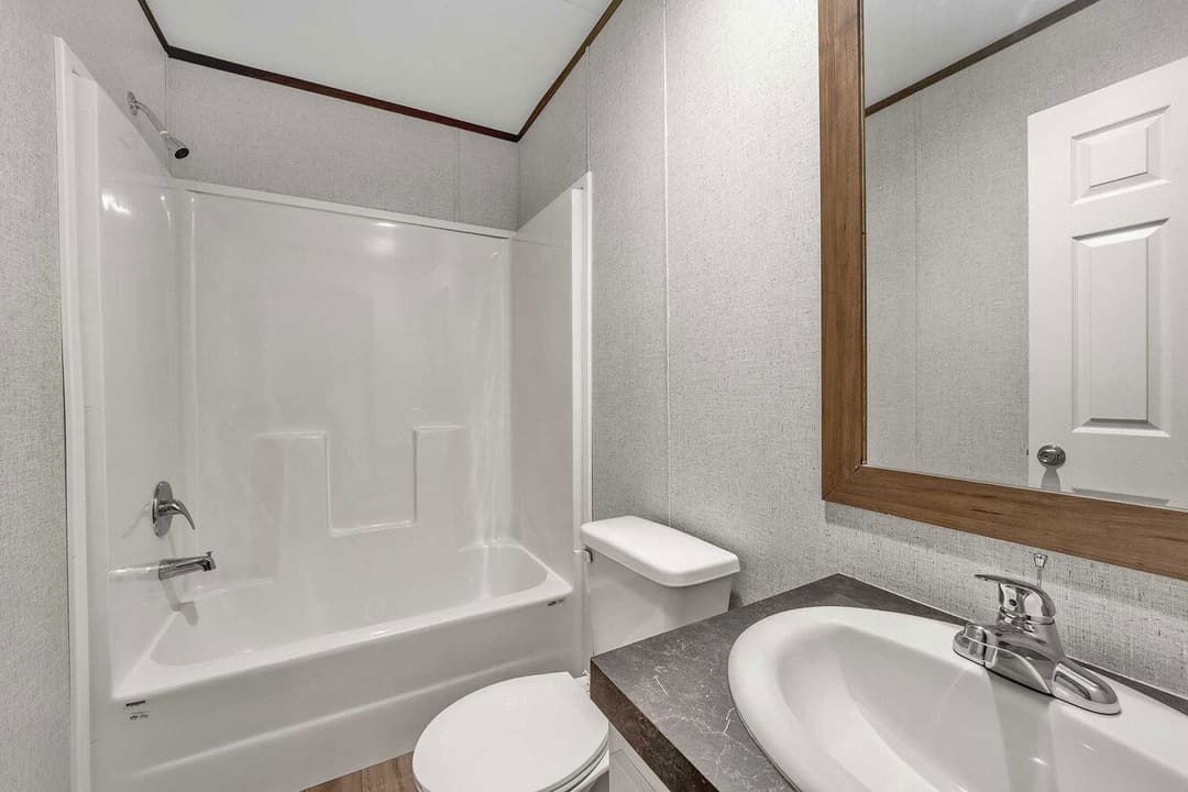 Pinnacle 28483p bathroom home features