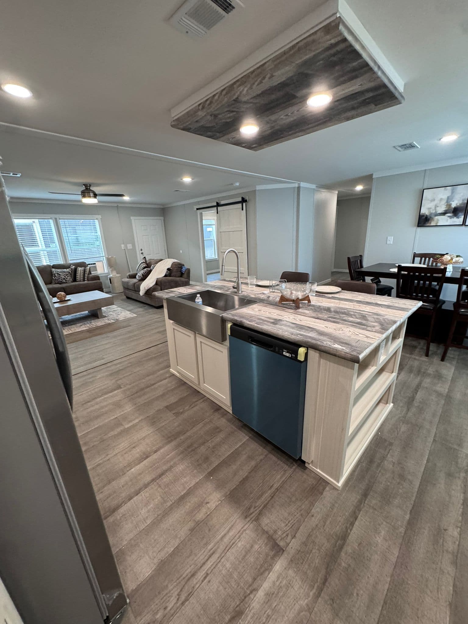 Vela 9456  home features