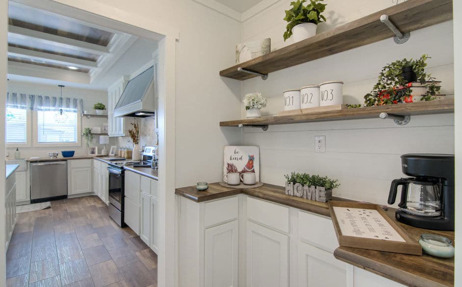 Pearl 6380 interior home features