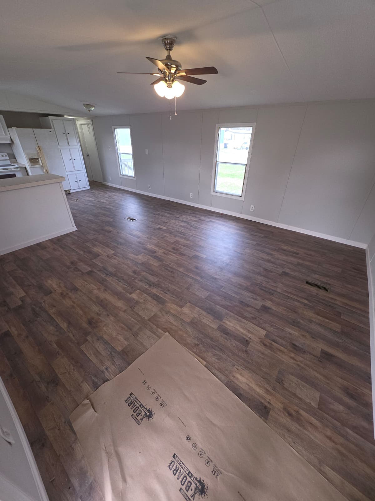 $59,900, owner financing $5,000 down, year 1998, 16x76, set in park, new caney (pre-owned)  home features