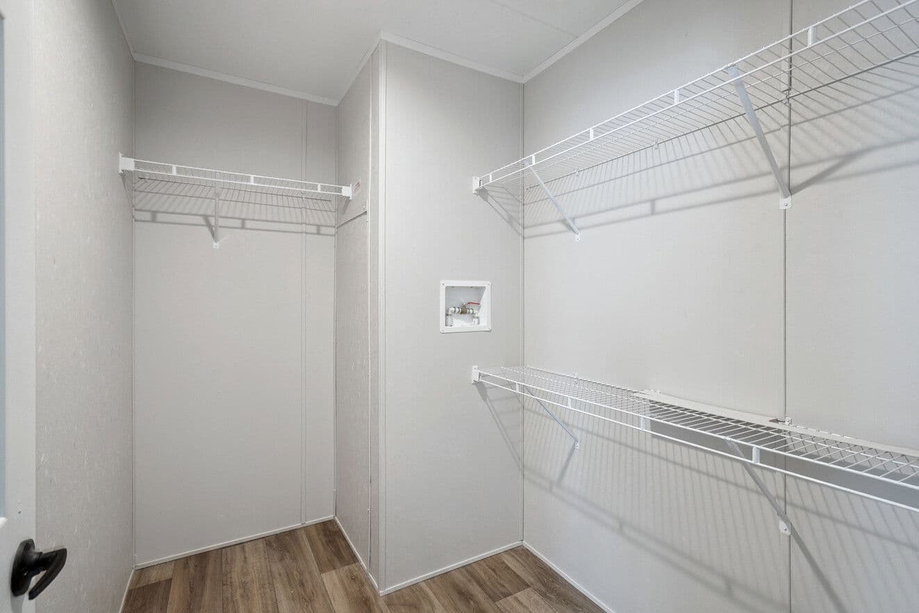 Valor 16763n  interior home features