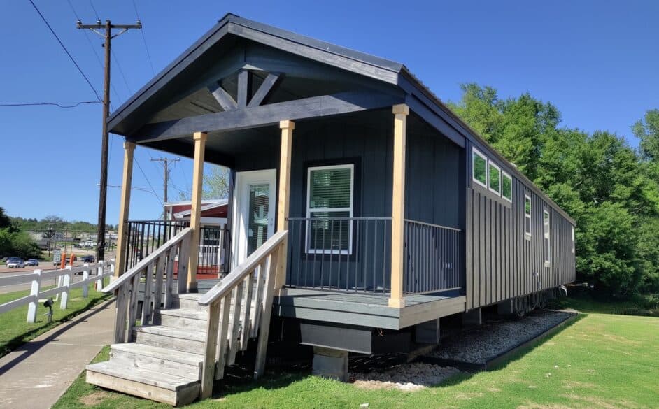 Robin d60ep8 hero, elevation, and exterior home features