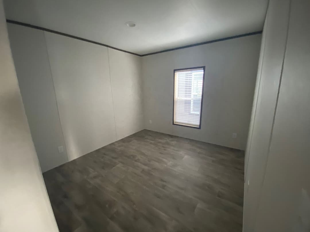 Pinnacle 28523f bedroom home features