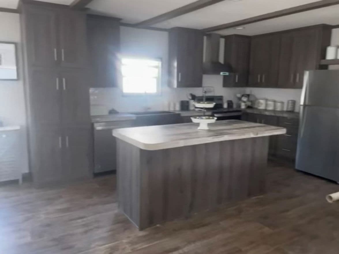 Pinnacle 28563f kitchen home features