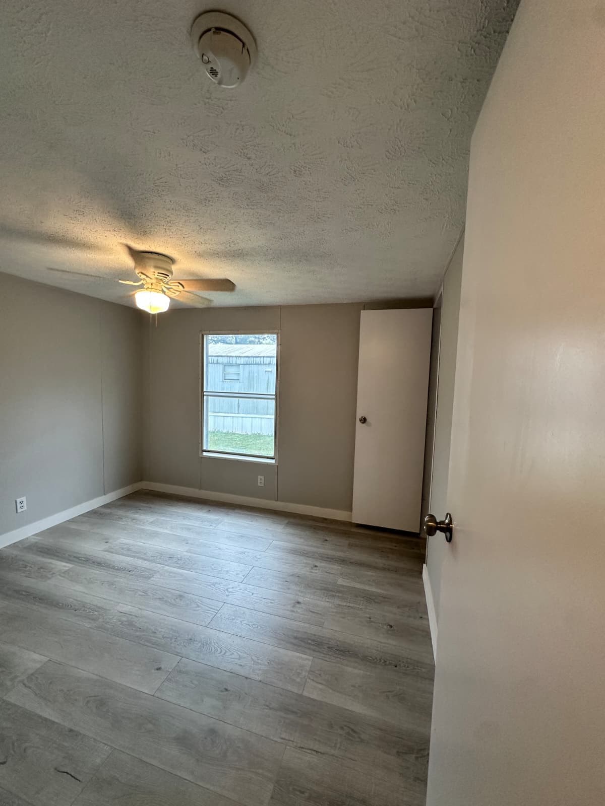 2014, 16x76, set in park, new caney, $6,000 down (pre-owned)  home features