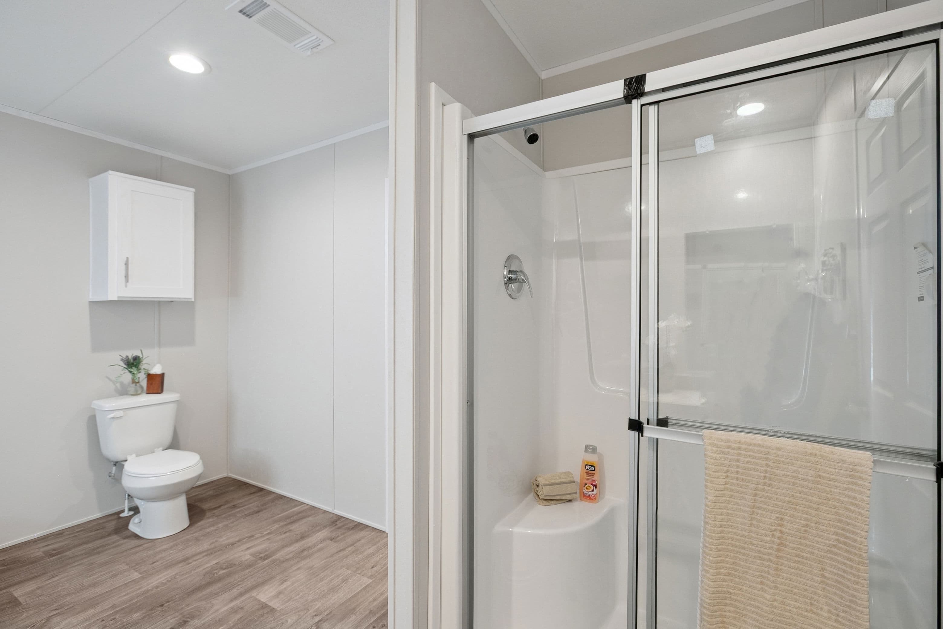 Trailblazer bathroom home features