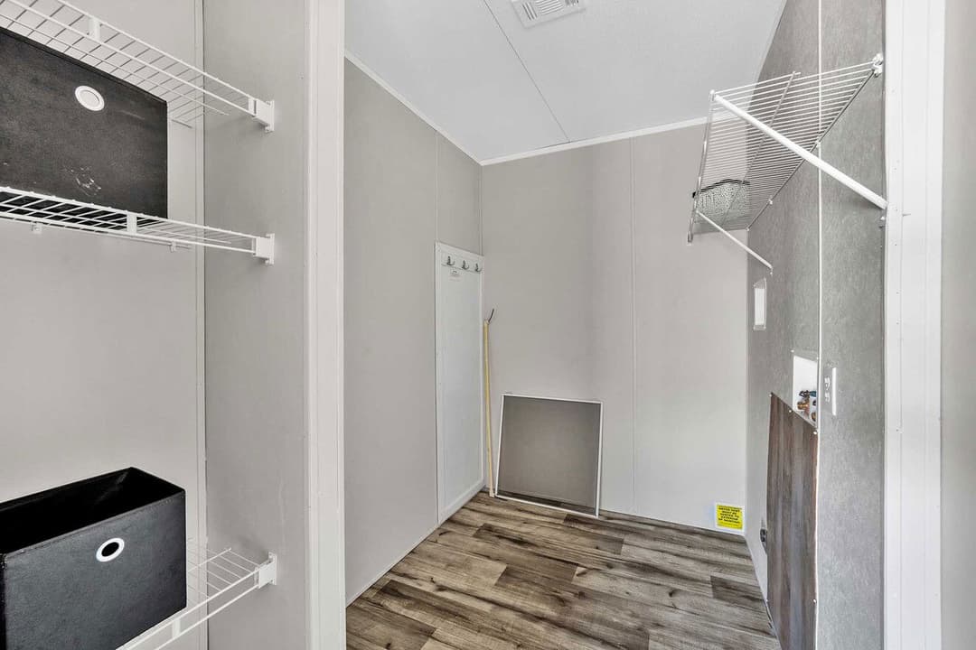 Pinnacle 16763l interior home features