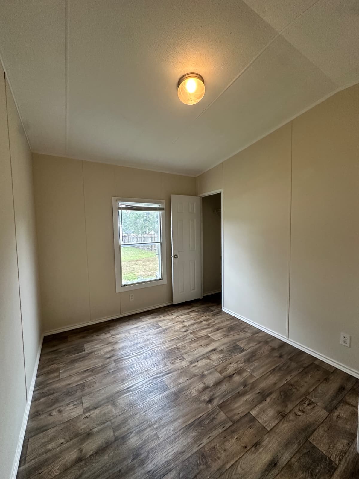 $62,900, owner financing $5,000 down, year 2012, 16x76, set in park - conroe (pre-owned)  home features