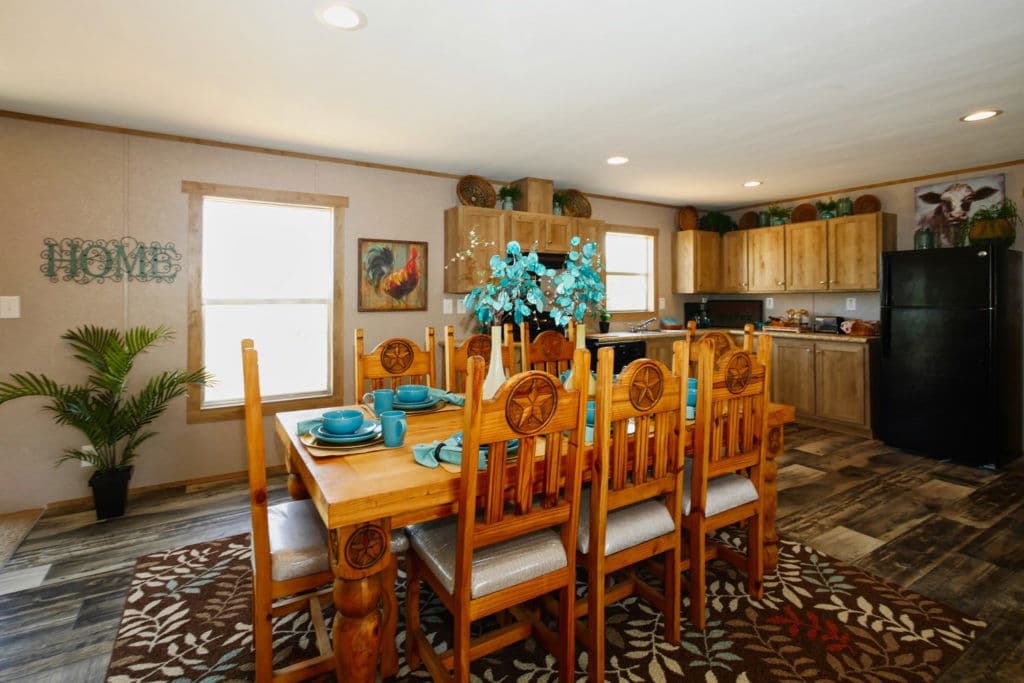 Taurus 9366 interior home features