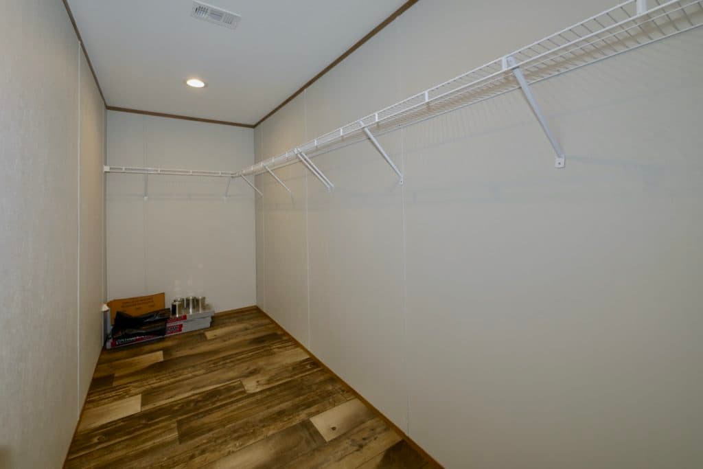 Mariana 9776 interior home features