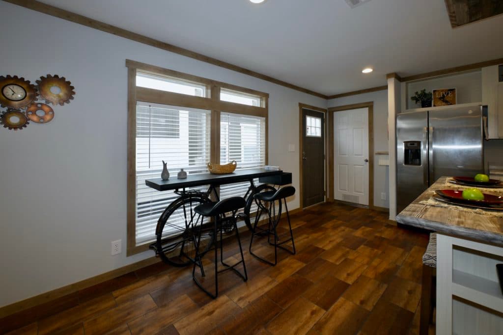 Isabel 9676 interior home features