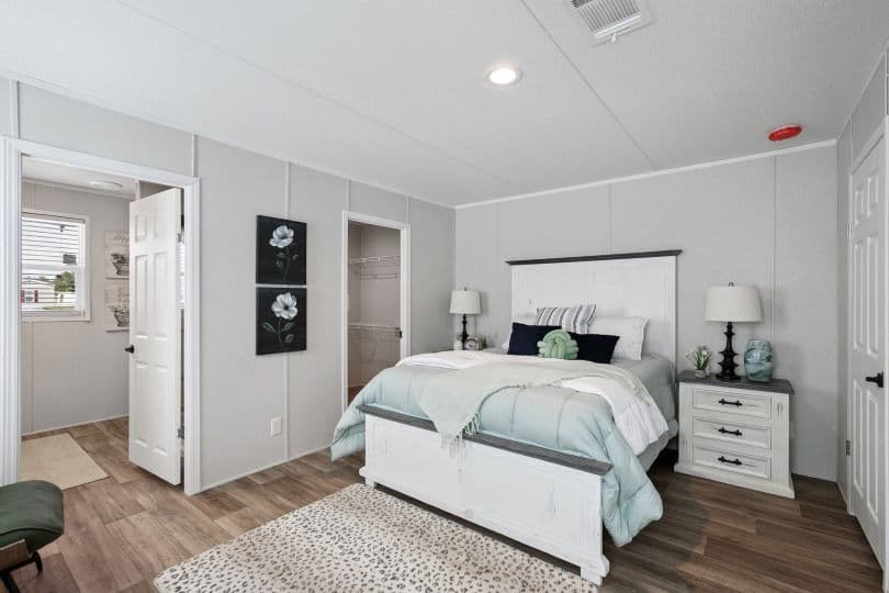 Valor 16763n  bedroom home features