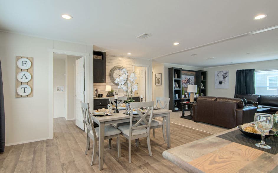 Bandera 3356 interior home features