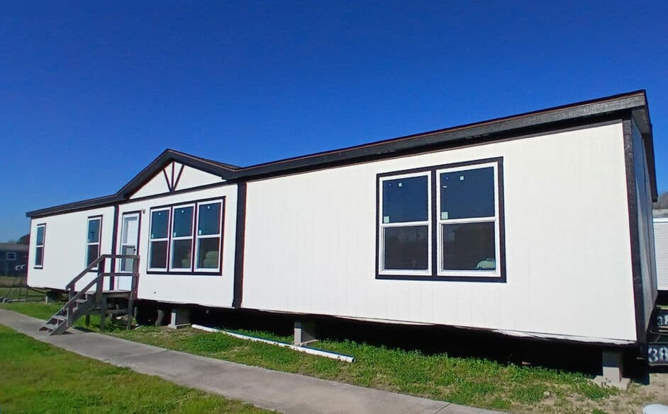 Cimarron 2368 hero, elevation, and exterior home features