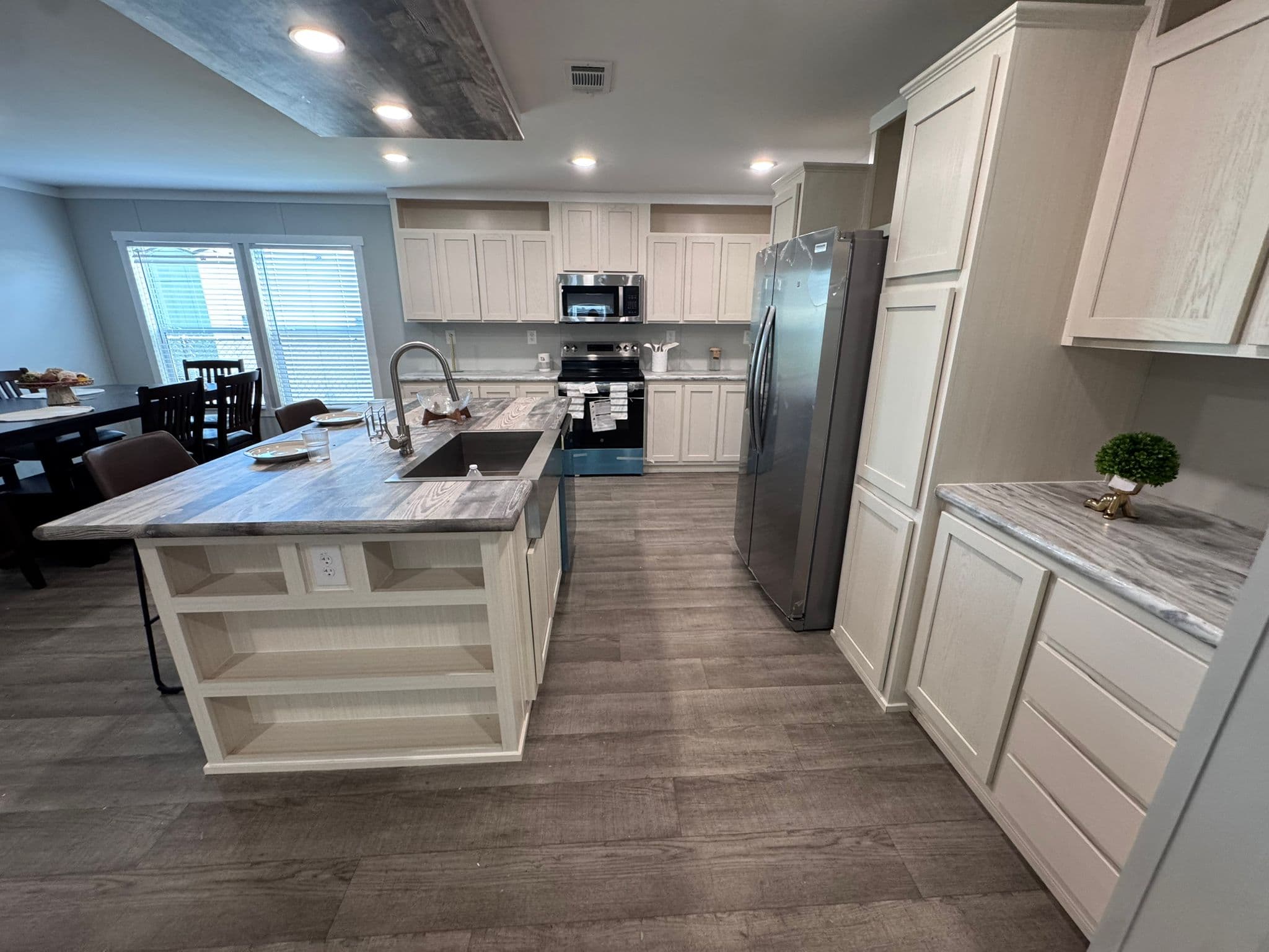 Vela 9456  home features