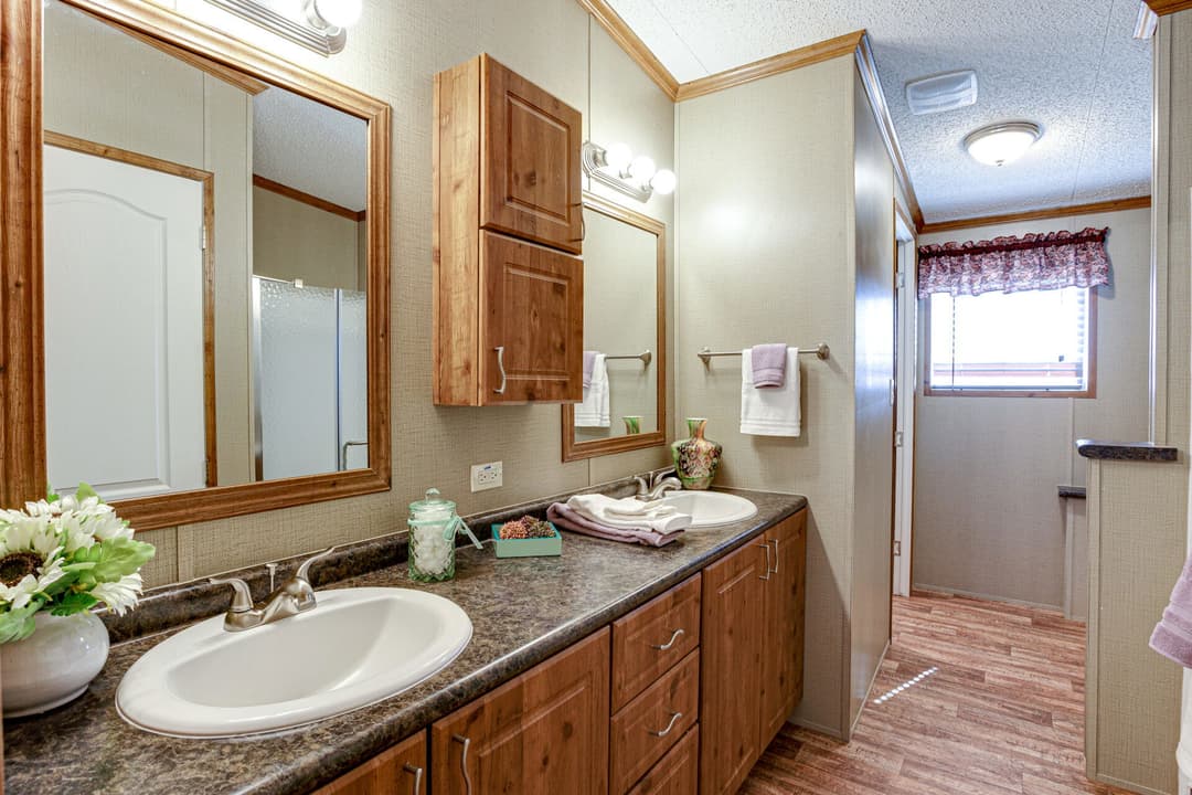 Heritage h-3256-42a bathroom home features