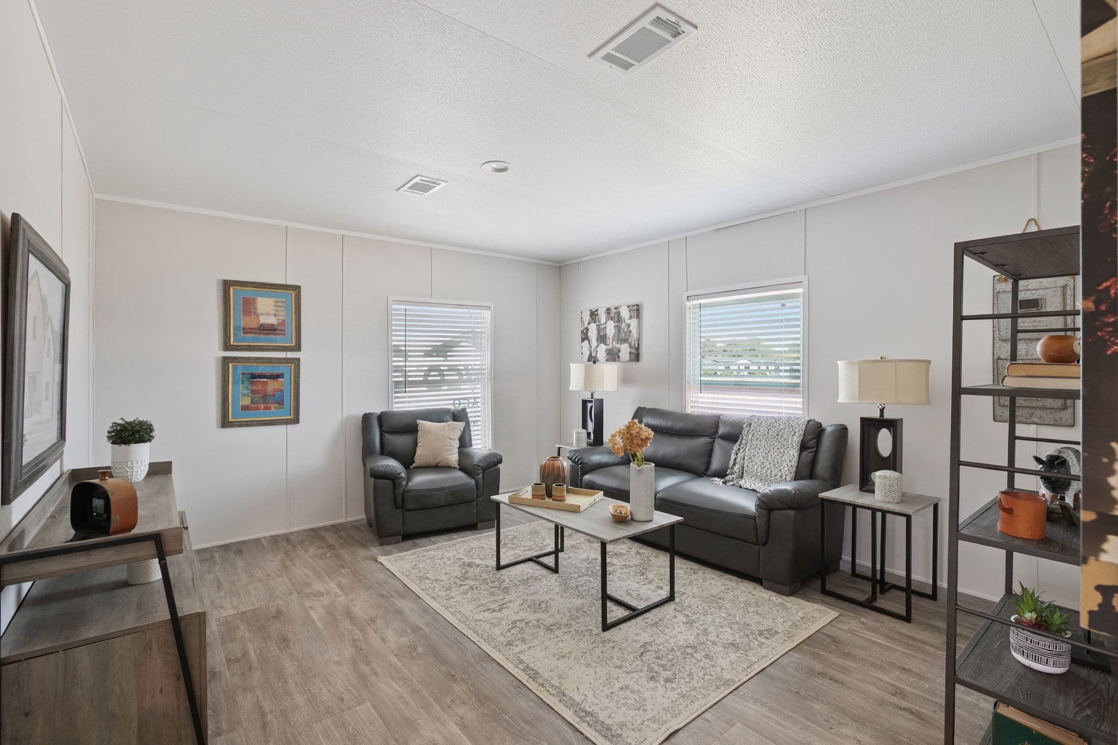 Valuhomes limited 28724p  interior home features