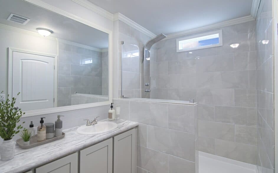 Gold spur 5816 bathroom home features