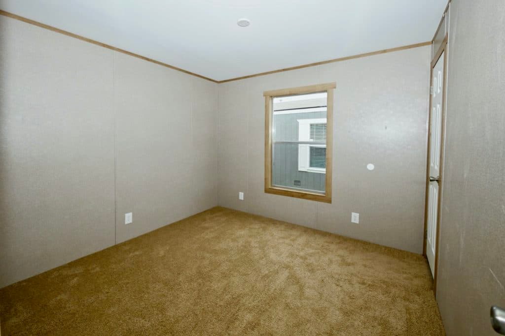 Orion 9176 bedroom home features