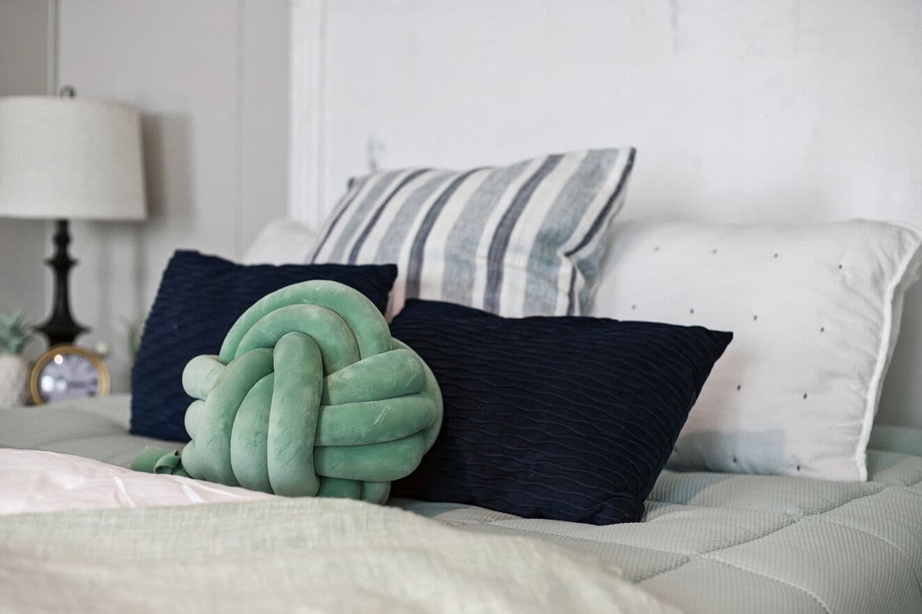 Valor 16763n  bedroom home features