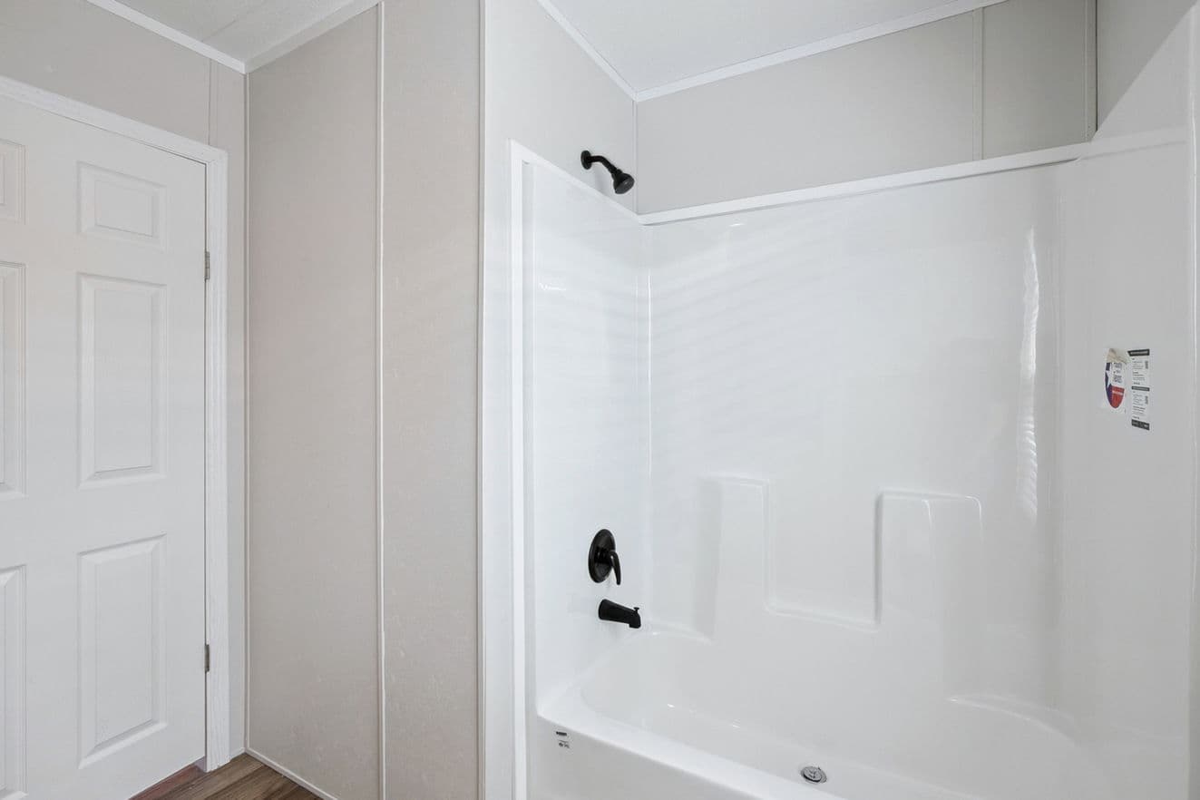 Valor 16763n  bathroom home features