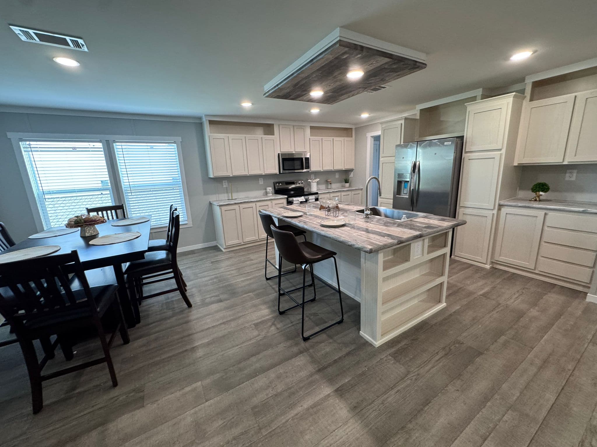 Vela 9456  home features