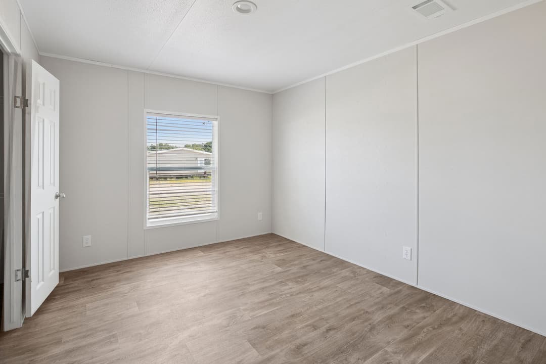 Valuhomes limited 28724p  interior home features