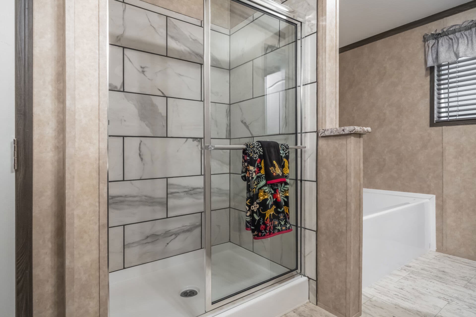 Classic c-3256-42b bathroom home features