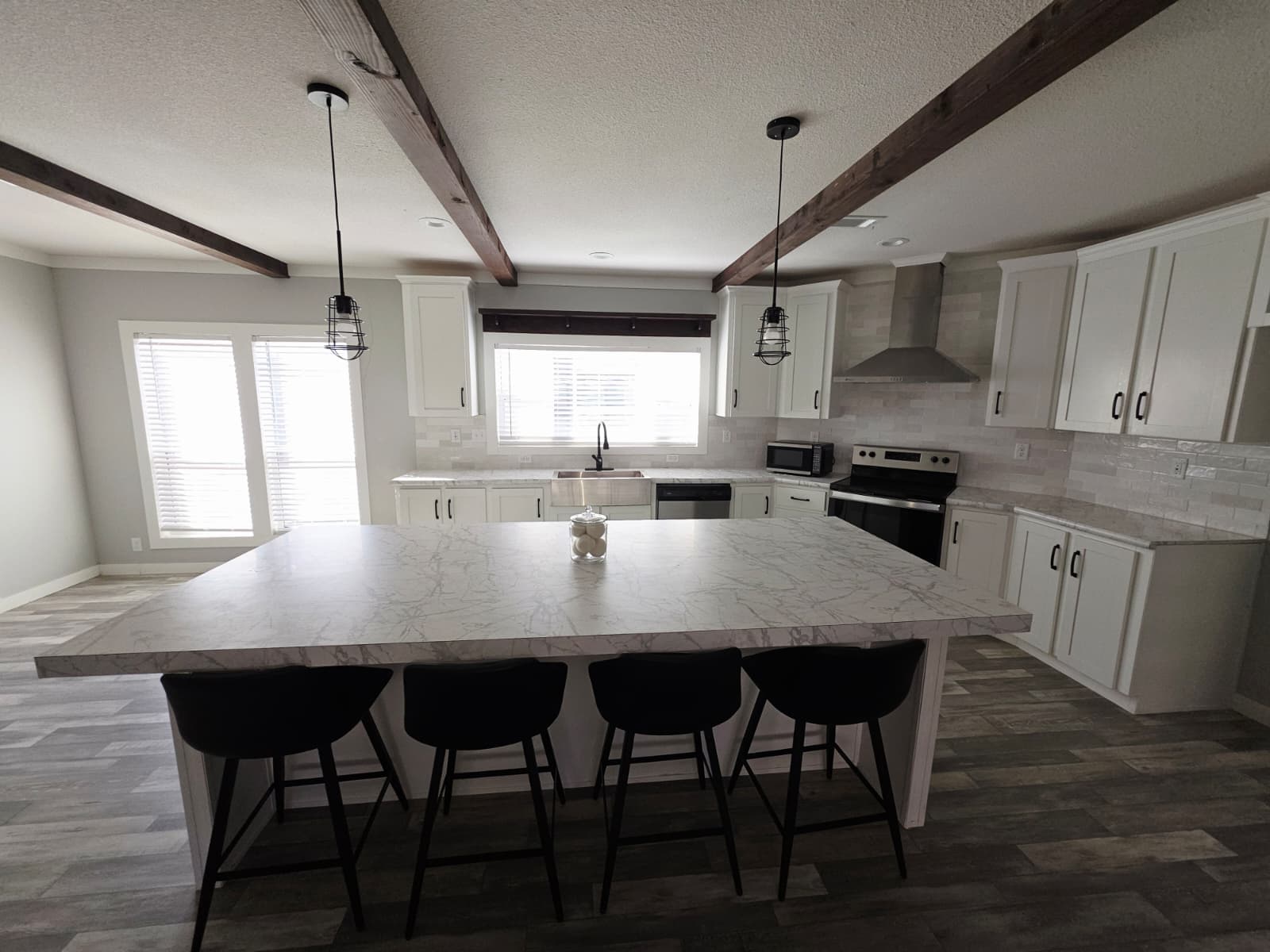 2024 palm harbor - like new!!! (pre-owned)  home features