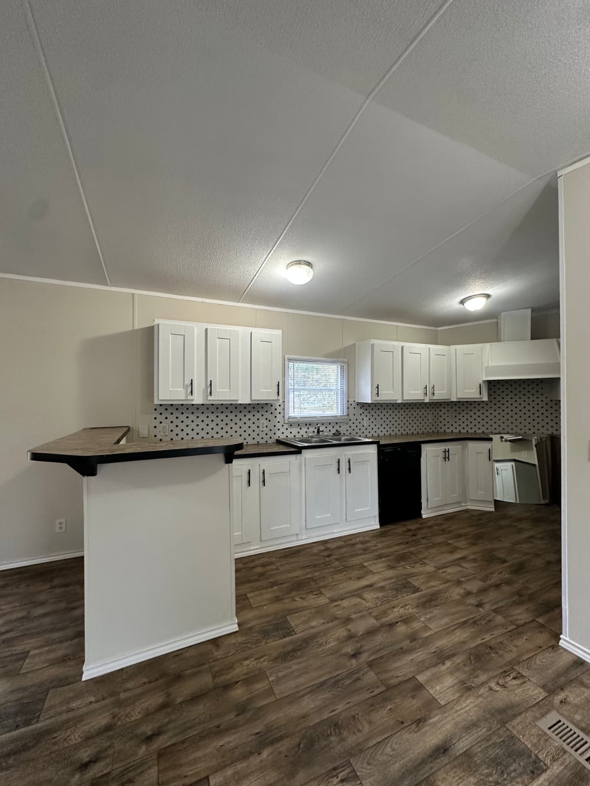 $62,900, owner financing $5,000 down, year 2012, 16x76, set in park - conroe (pre-owned)  home features