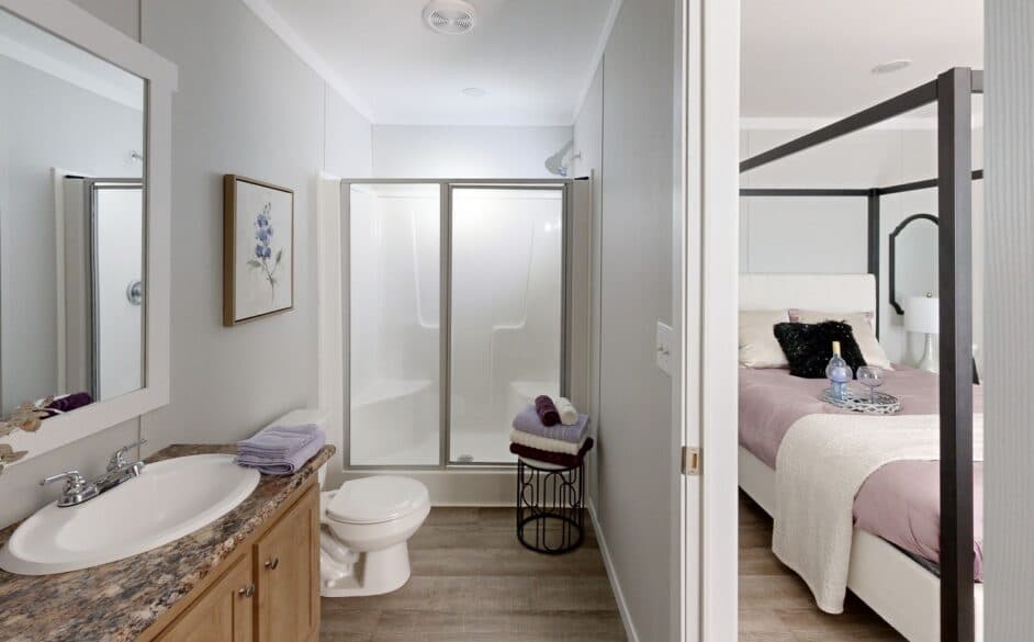 Sierra 266 bathroom and bedroom home features