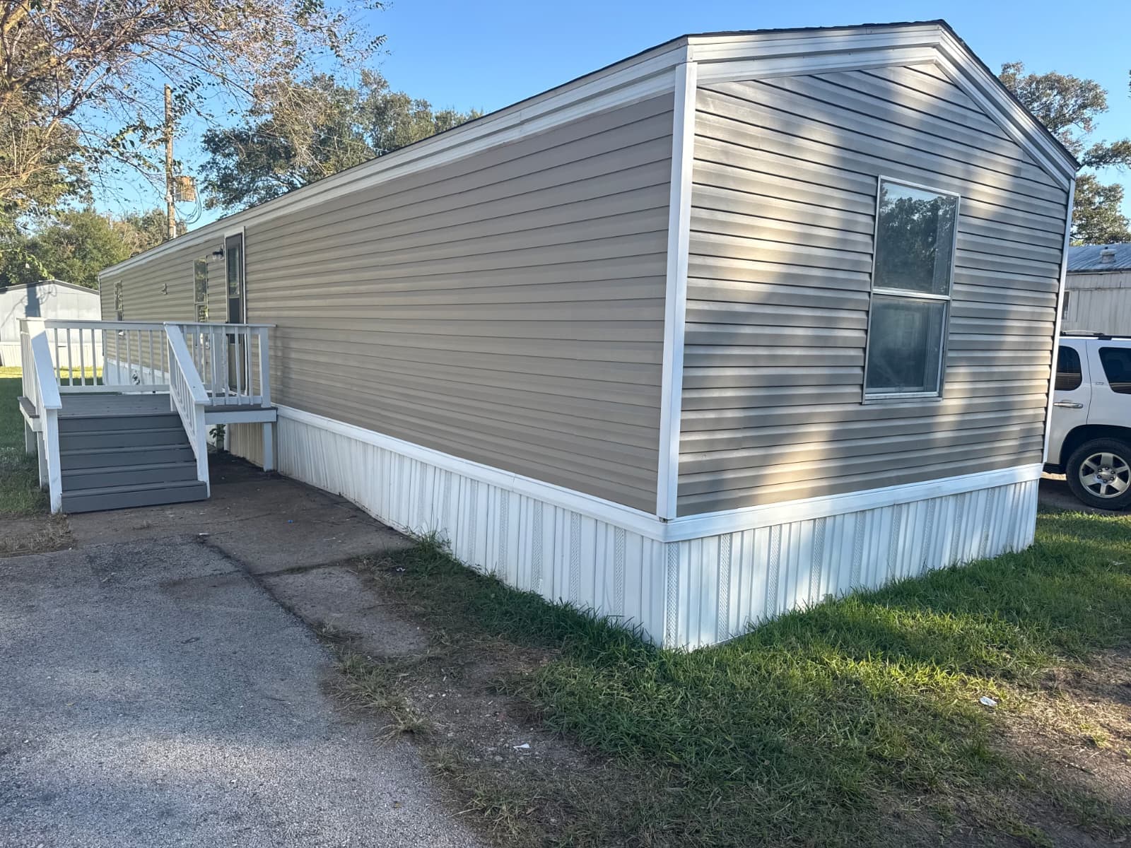 2014, 16x76, set in park, new caney, $6,000 down (pre-owned) hero home features