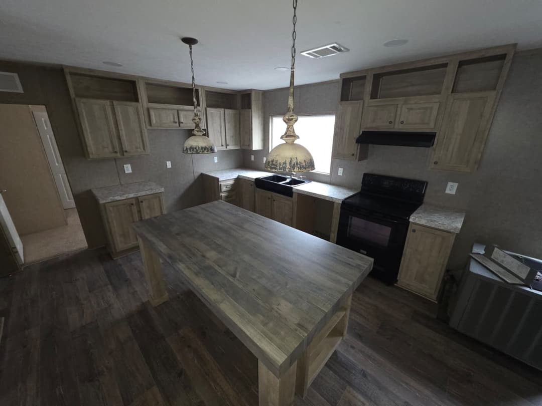 2018 clayton (pre-owned) kitchen home features