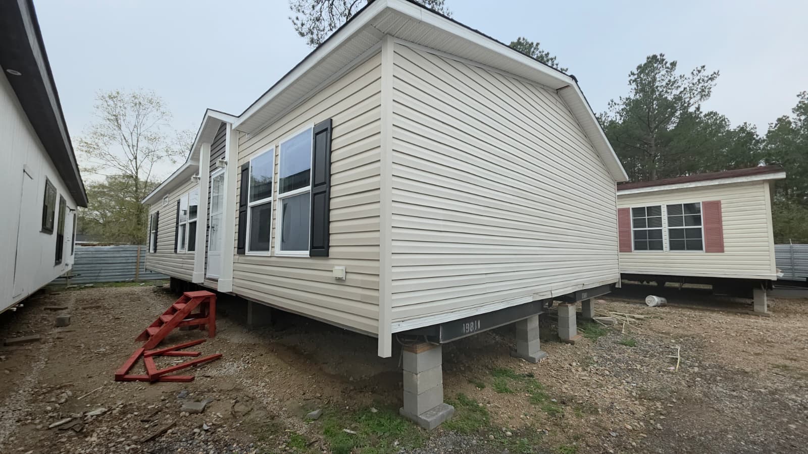 2018 clayton (pre-owned) exterior home features