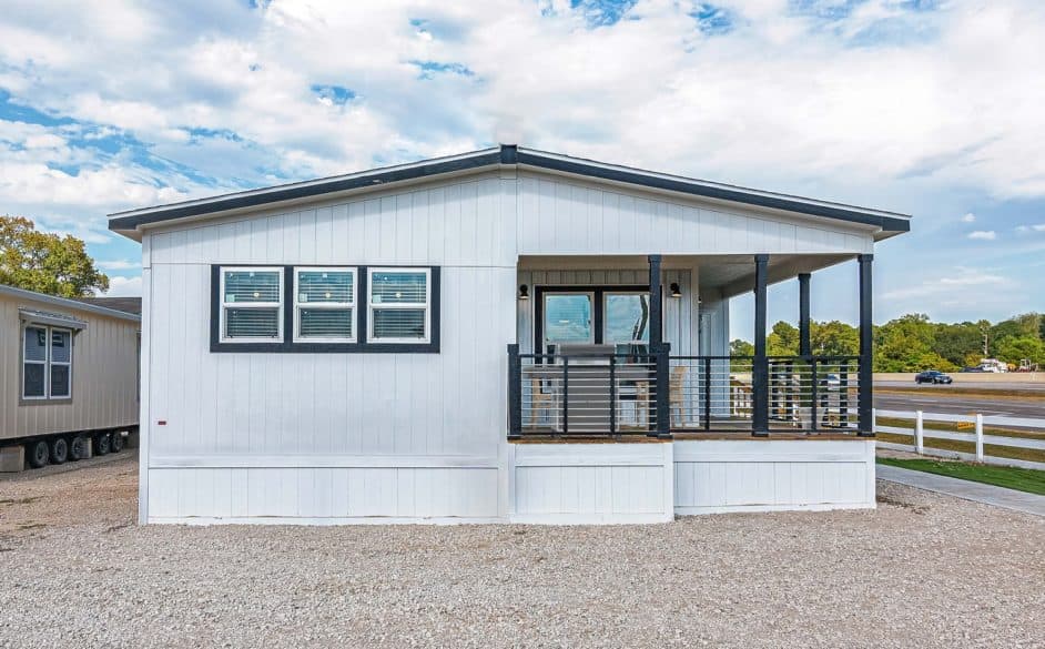 Pearl 6380 elevation and exterior home features