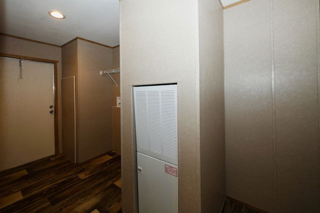 Taurus 9366 interior home features