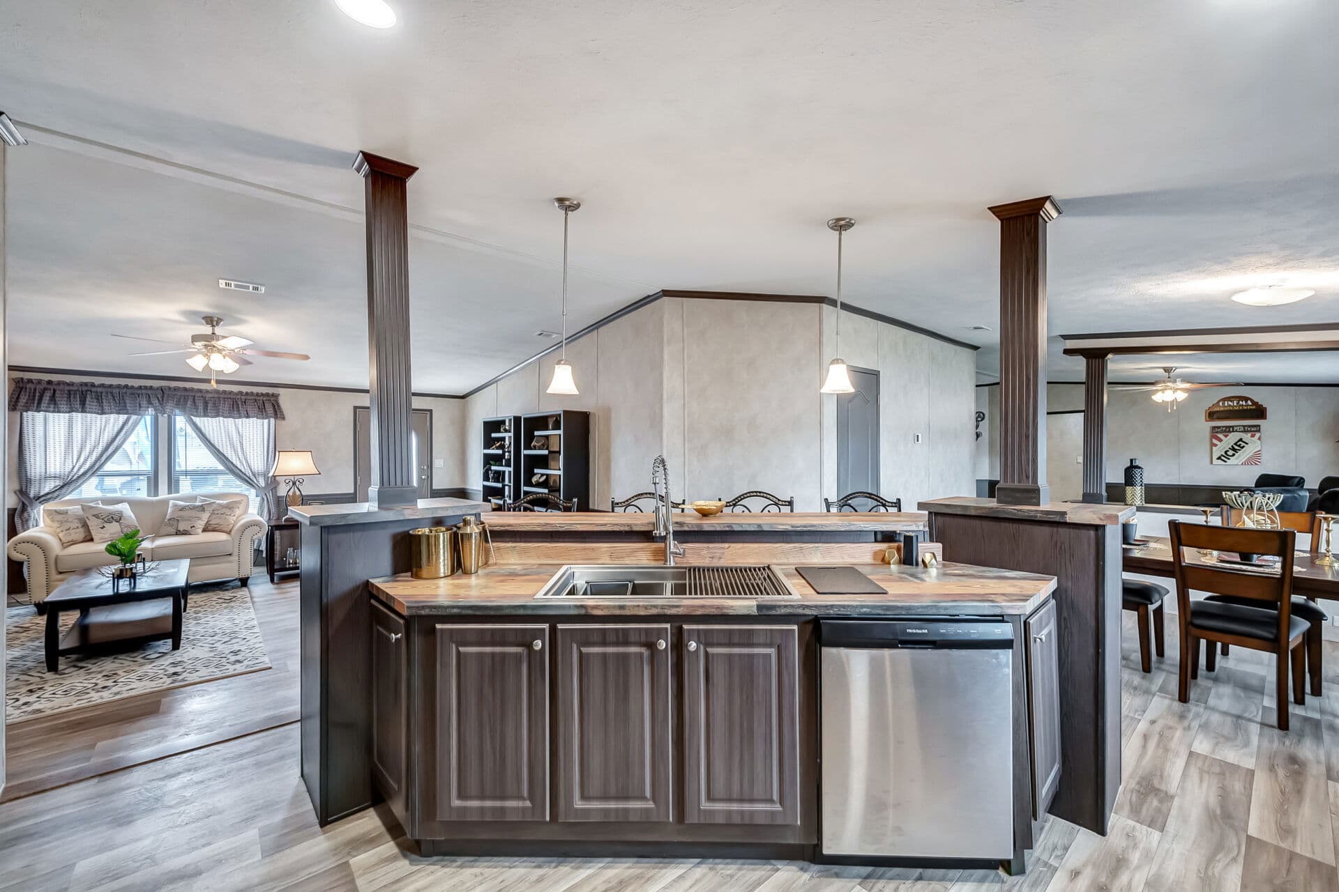 Classic c-3280-42.5b kitchen home features