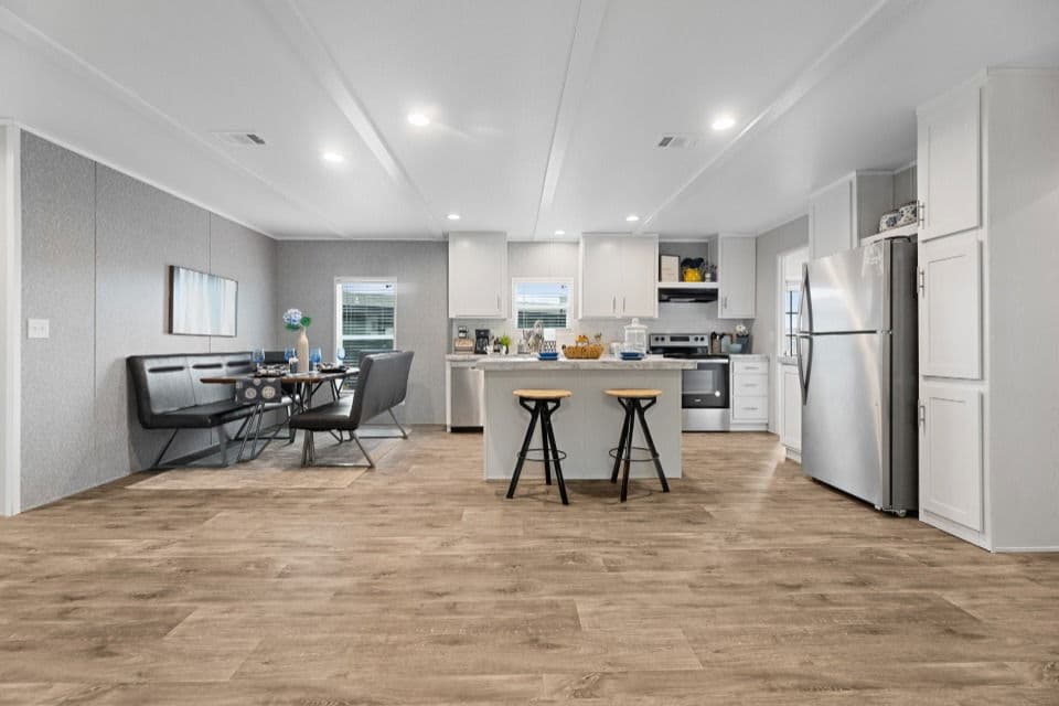 Pinnacle 32523p interior home features