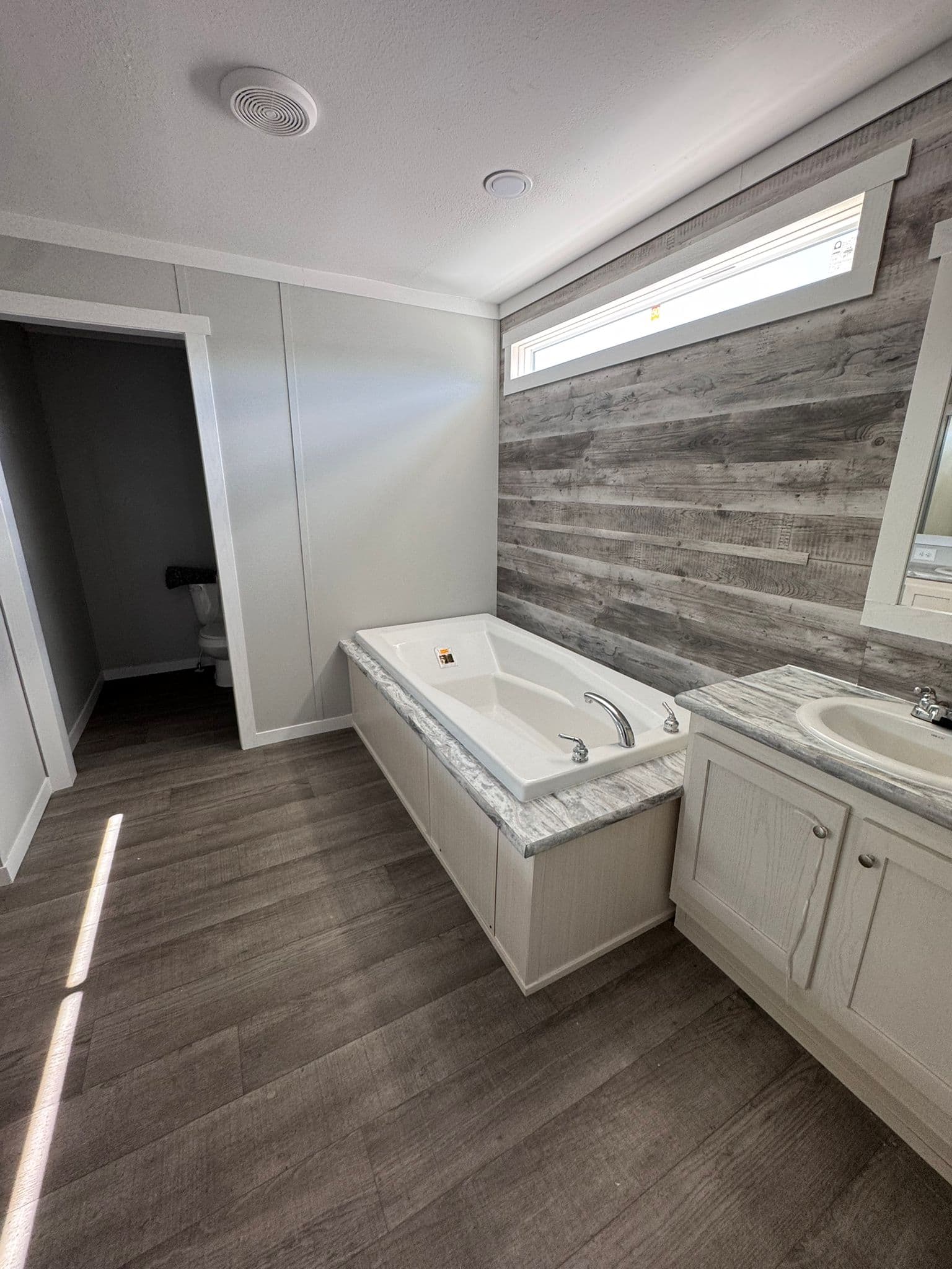 Vela 9456  home features