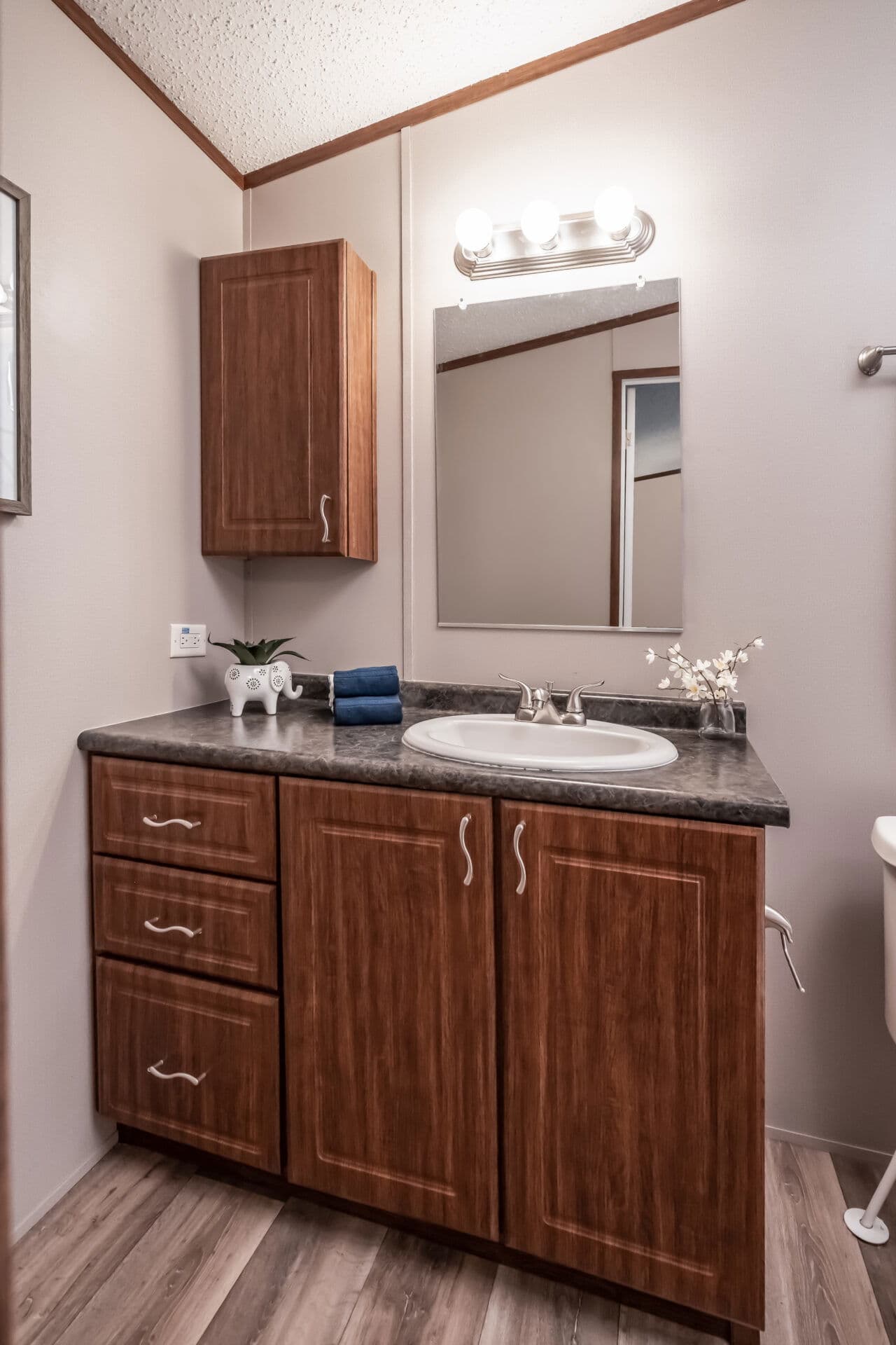 Heritage h-1664-32c bathroom home features