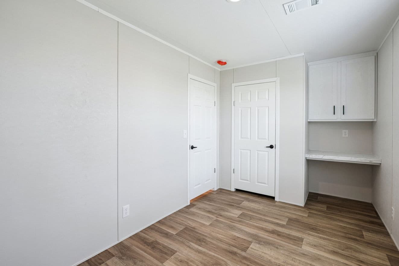 Valor 16763n  interior home features