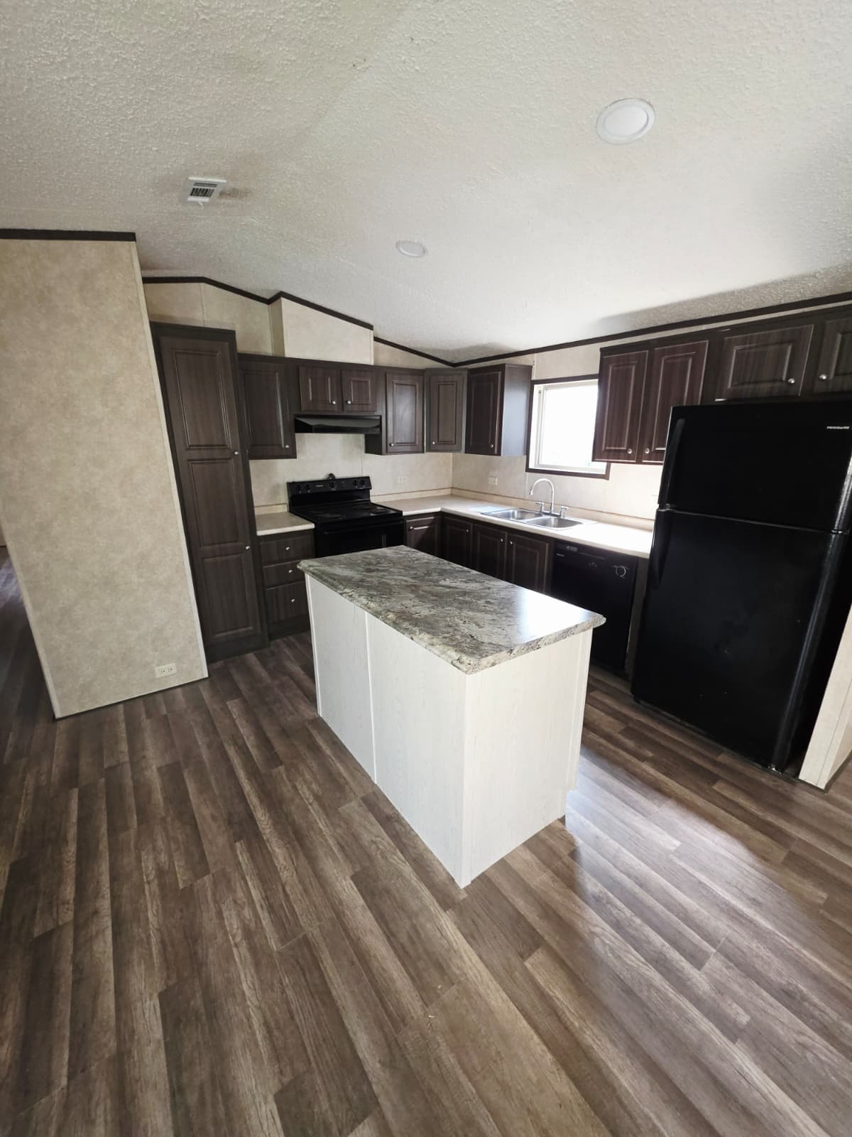 2019 legacy 1664-32c (pre-owned)  home features